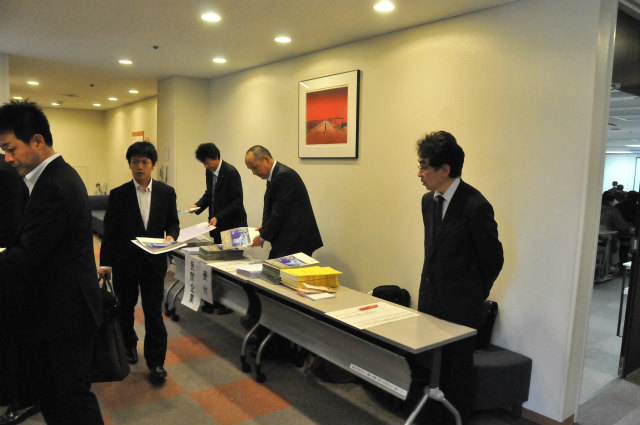 受付風景 | 2013/05 福岡フォーラム | 一般社団法人コンクリートメンテナンス協会