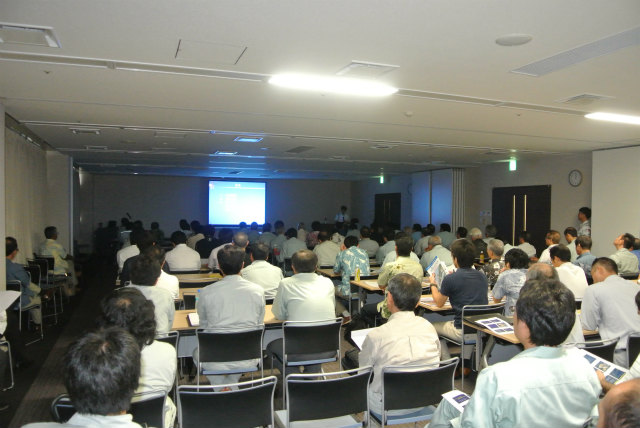 満員の会場風景 | 2013/05 沖縄フォーラム | 一般社団法人コンクリートメンテナンス協会