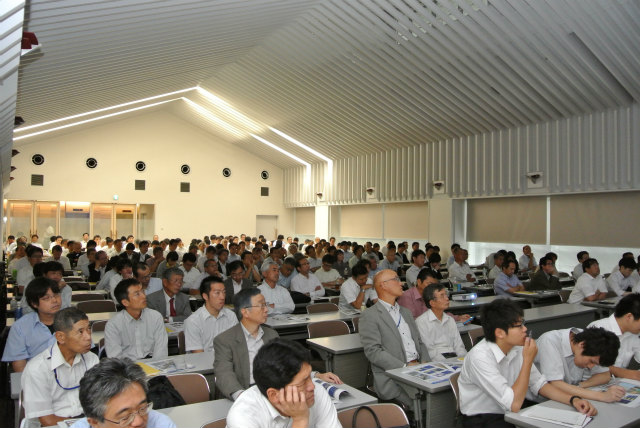 満員の会場風景 | 2013/06 東京フォーラム | 一般社団法人コンクリートメンテナンス協会