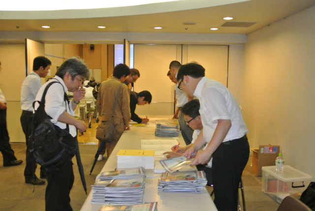 受付風景 | 2013/06 大阪フォーラム | 一般社団法人コンクリートメンテナンス協会