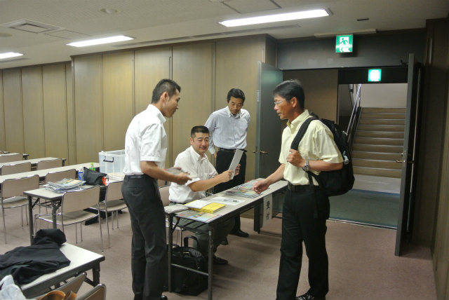 鵜家つけ風景 日本ペイント販売の 大谷さん 中丸さん 山口さん | 2013/06 兵庫フォーラム | 一般社団法人コンクリートメンテナンス協会