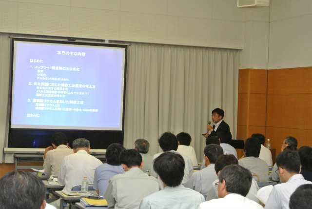 好調なスタートを切った江良先生 | 2013/07 熊本フォーラム | 一般社団法人コンクリートメンテナンス協会