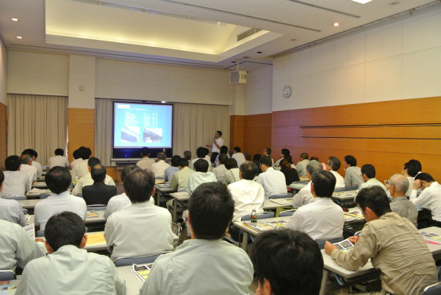 中丸先生の講義風景 | 2013/07 熊本フォーラム | 一般社団法人コンクリートメンテナンス協会
