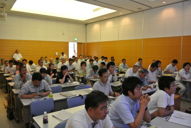 満員の会場風景 | 2013/07 熊本フォーラム | 一般社団法人コンクリートメンテナンス協会
