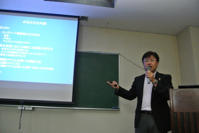 江良先生の講演風景 | 2013/07 大分フォーラム | 一般社団法人コンクリートメンテナンス協会
