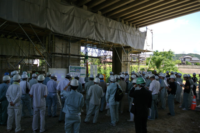 大勢参加して頂きました。 | ASR 補修工事 現場見学会(山内高架橋) | 活動・講演・見学会報告 | 一般社団法人コンクリートメンテナンス協会