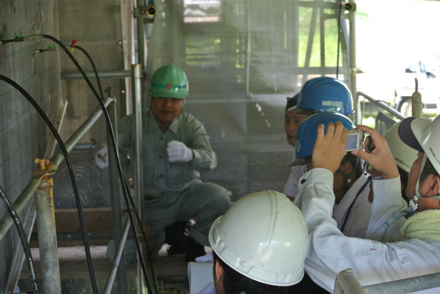 圧入風景の説明 | ASR 補修工事 現場見学会(山内高架橋) | 活動・講演・見学会報告 | 一般社団法人コンクリートメンテナンス協会