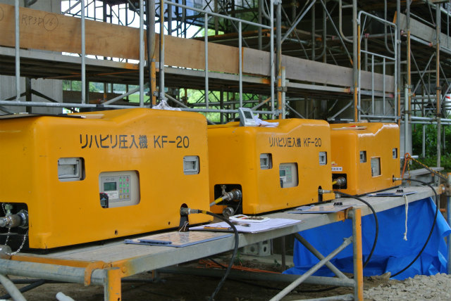 油圧式圧入機 KF-20 | ASR 補修工事 現場見学会(山内高架橋) | 活動・講演・見学会報告 | 一般社団法人コンクリートメンテナンス協会
