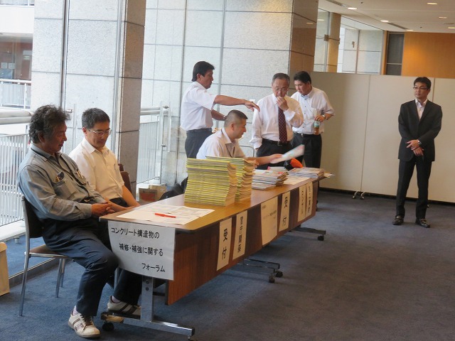 受付風景 | 2014/07 愛媛フォーラム | 一般社団法人コンクリートメンテナンス協会