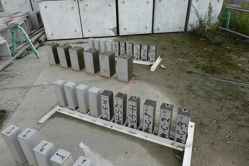 2020/08/07 JCMA北海道暴露試験場(曾澤高圧コンクリート㈱鵡川工場構内)に試験体を設置しました。 | 活動・講演・見学会報告 | 一般社団法人コンクリートメンテナンス協会