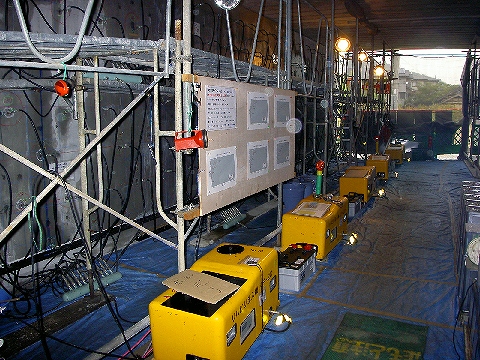 【施工状況(圧入装置全景)】