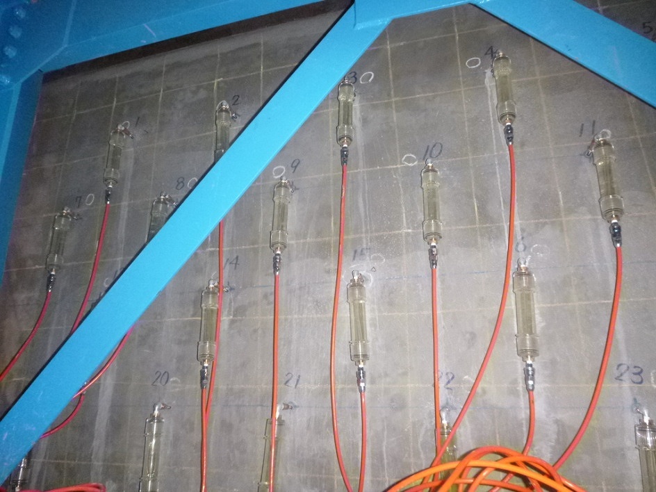 【パラペット部施工状況:リハビリカプセル工法】