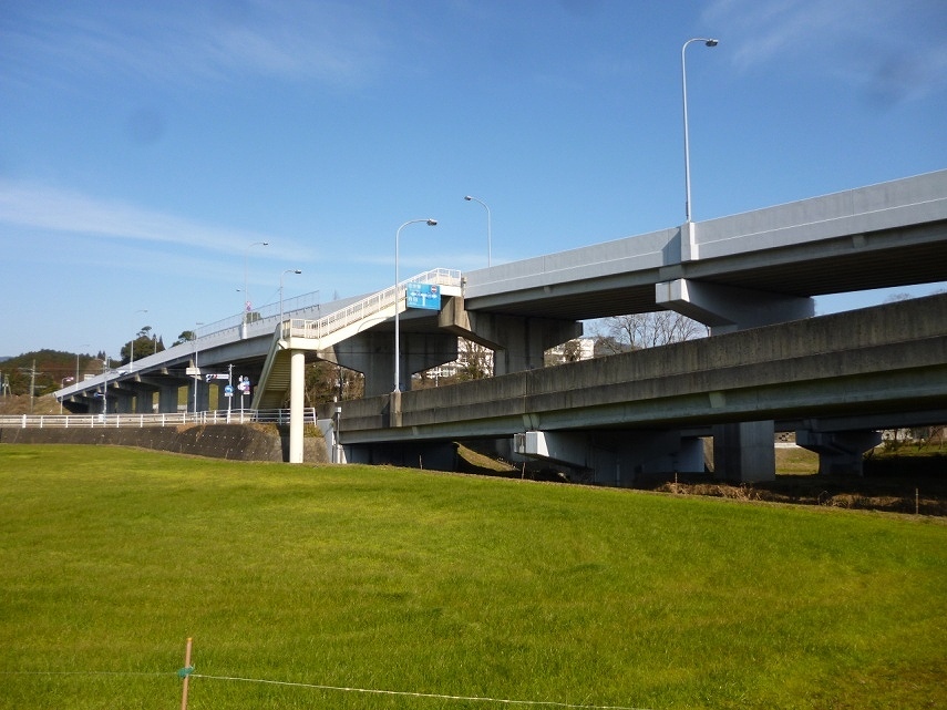 【山内高架橋全景】