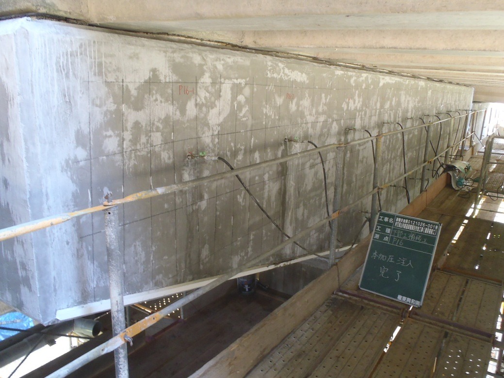 【施工状況(内部圧入工)】