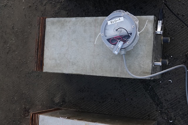 測定器 | 2020/12/06 JCMA北海道暴露試験場(曾澤高圧コンクリート㈱鵡川工場構内)の試験体の測定を行いました。 | 活動・講演・見学会報告 | 一般社団法人コンクリートメンテナンス協会