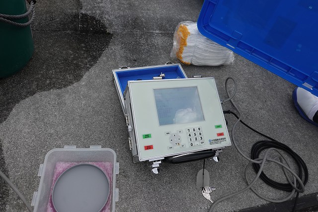 測定器 | 2022/06/20 JCMA沖縄暴露試験場(琉球セメント名護工場)に設置している暴露試験体の測定を行いました。 | 活動・講演・見学会報告 | 一般社団法人コンクリートメンテナンス協会