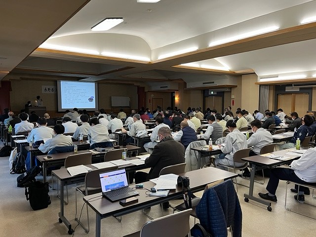 令和4年度 長野県コンクリート補修・補強協会 拡大研修会の様子　後ろから