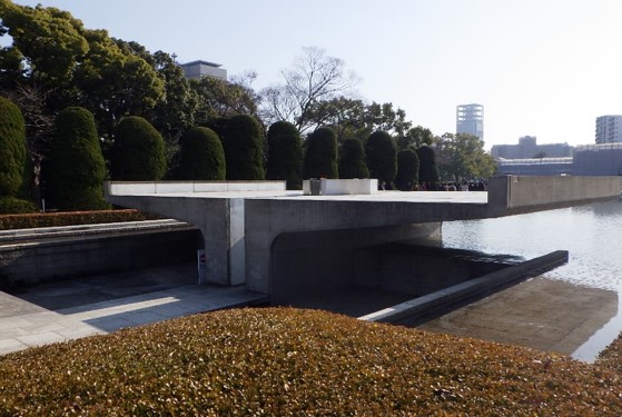 写真01 | 平和記念公園平和の灯補修業務 | 一般社団法人コンクリートメンテナンス協会