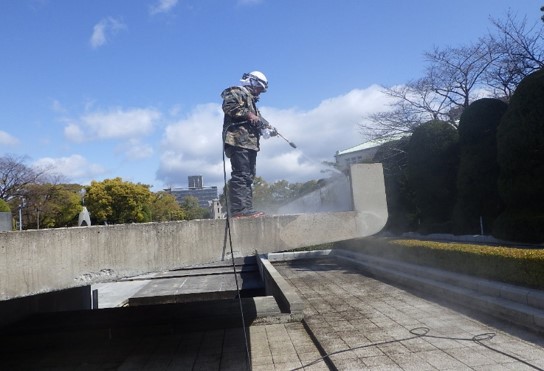 写真03 | 平和記念公園平和の灯補修業務 | 一般社団法人コンクリートメンテナンス協会
